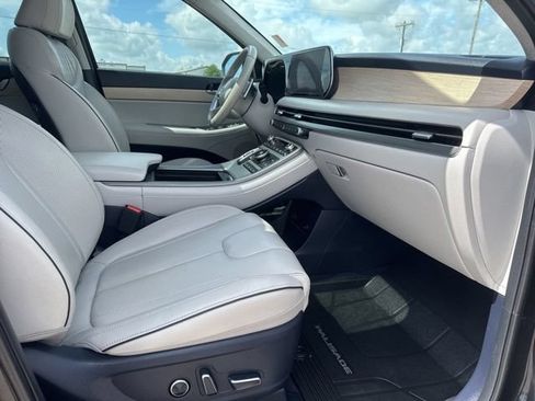 Used 2024 Hyundai Palisade Limited FWD image 19
