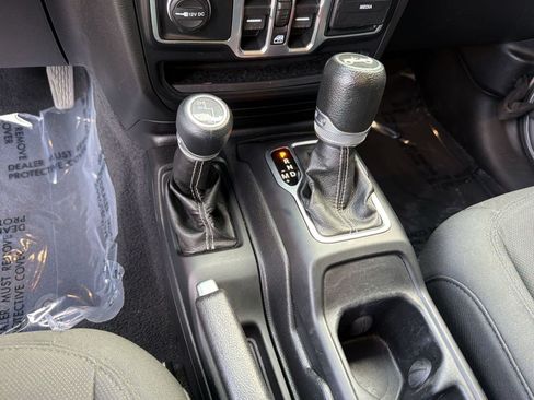 Used 2020 Jeep Wrangler Unlimited Sahara AWD/4WD image 16