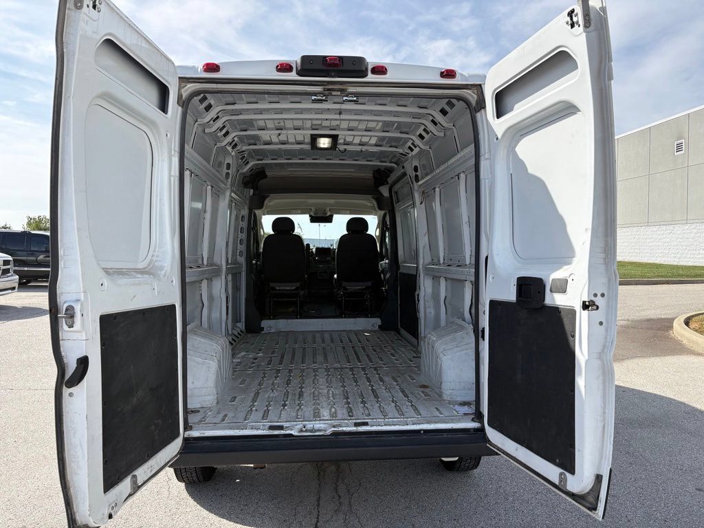 Used 2024 RAM ProMaster 2500 w/ Convenience Group FWD image 12