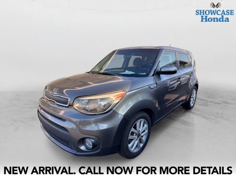 Used 2018 Kia Soul + FWD image 2