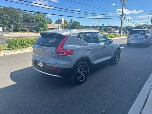 Used 2025 Volvo XC40 B5 Core AWD/4WD image 5