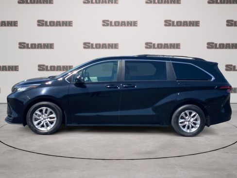 Used 2023 Toyota Sienna LE w/ LE Plus Package FWD image 2