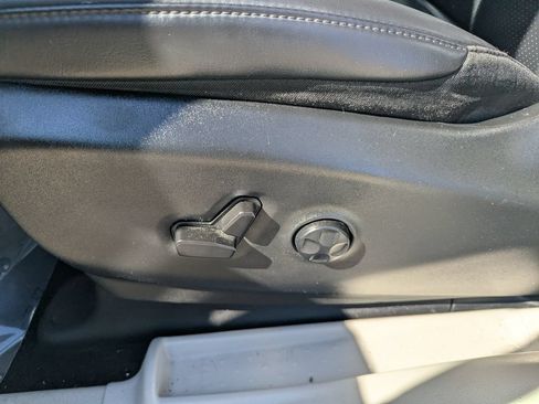 Used 2023 Chrysler Pacifica Touring-L FWD image 15