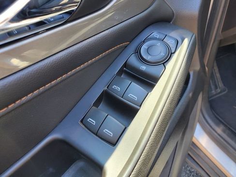 Used 2018 Chevrolet Traverse LT FWD image 17