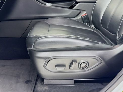 Used 2022 Jeep Grand Cherokee L Limited RWD image 23