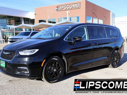 Used 2024 Chrysler Pacifica Touring-L