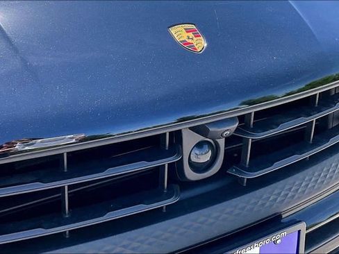 Used 2025 Porsche Macan image 28