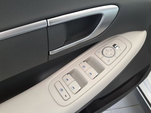 Used 2025 Hyundai Sonata SE FWD image 19