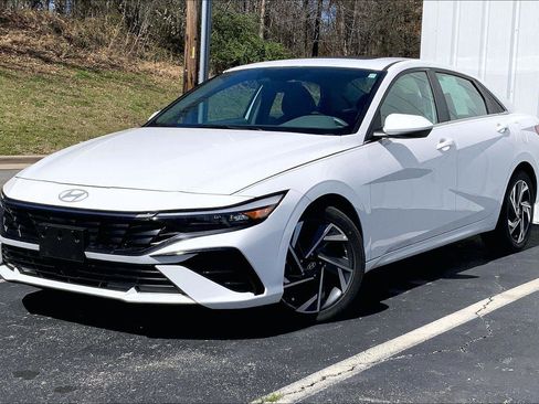 Used 2024 Hyundai Elantra SEL w/ Convenience Package image 1