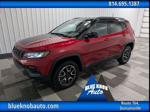 Used 2025 Jeep Compass Trailhawk AWD/4WD image 1