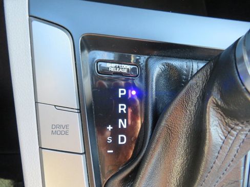 Used 2020 Hyundai Elantra SEL image 29