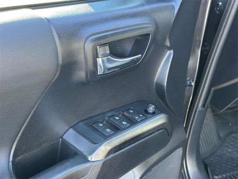 Used 2020 Toyota Tacoma TRD Sport image 18