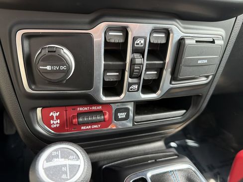 Used 2023 Jeep Wrangler Unlimited Rubicon 4xe w/ Cold Weather Group AWD/4WD image 30