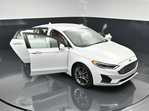 Used 2020 Ford Fusion SEL FWD image 27
