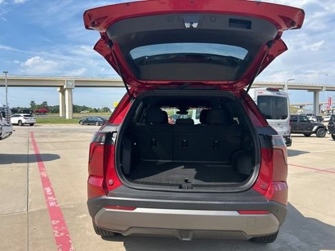 Used 2025 Chevrolet Equinox LT FWD image 7