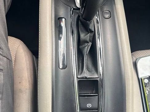 Used 2018 Honda HR-V LX image 13