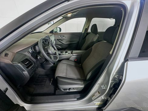 Used 2023 Nissan Rogue SV image 13