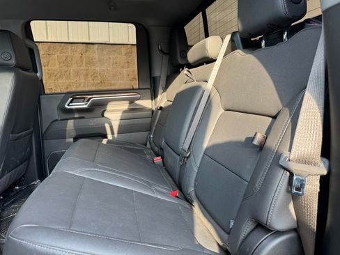 Used 2025 Chevrolet Silverado 2500 LT image 11