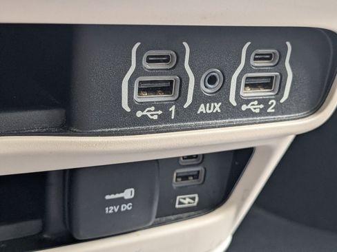 Used 2022 Chrysler Pacifica Touring-L image 20