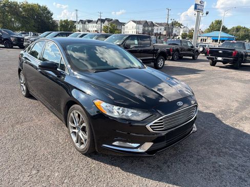 Used 2017 Ford Fusion SE w/ Equipment Group 201A FWD image 17