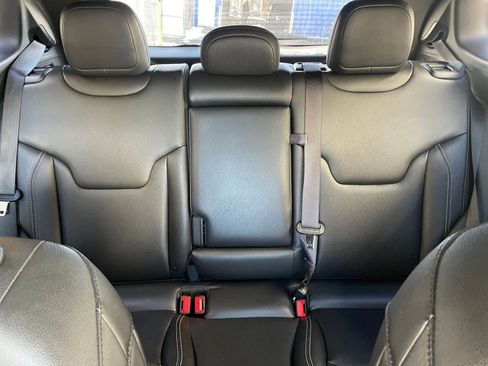 Used 2025 Jeep Compass Limited image 39