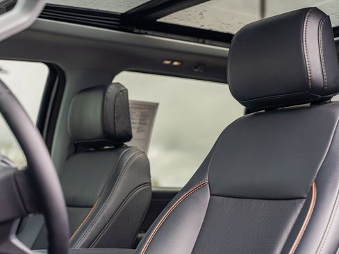 Certified 2025 Ford F250 Lariat w/ Black Appearance Package image 23