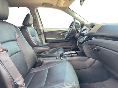 Used 2022 Honda Pilot Touring image 17