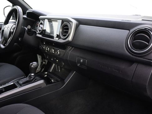 Used 2017 Toyota Tacoma TRD Sport w/ Tow Package (A/T) image 15