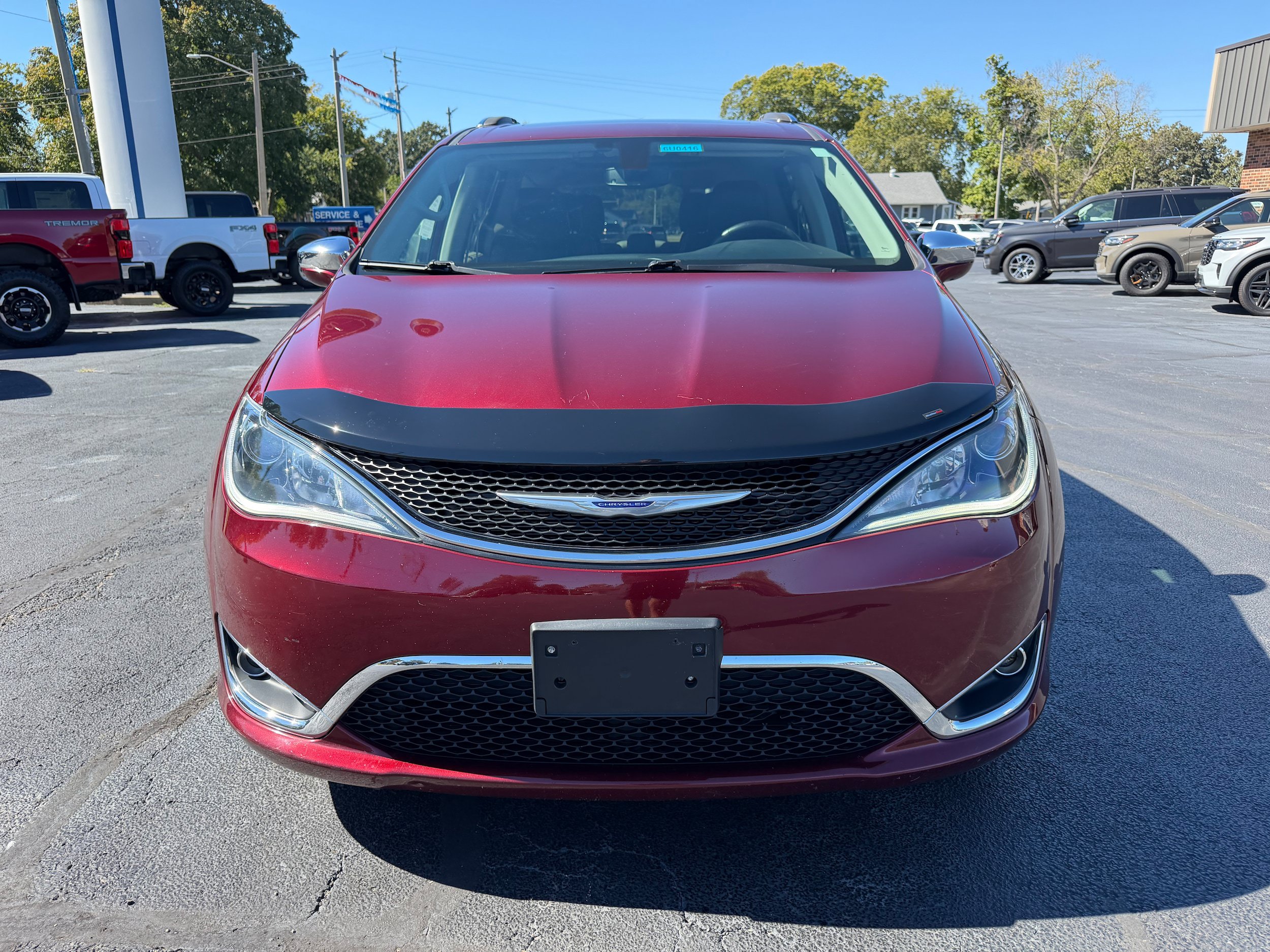 Used 2019 Chrysler Pacifica Limited FWD image 2