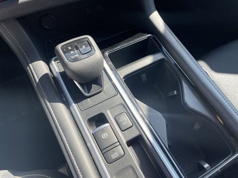 Used 2025 Nissan Pathfinder SV image 15