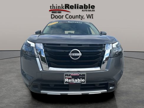 Used 2025 Nissan Pathfinder SL AWD/4WD image 9