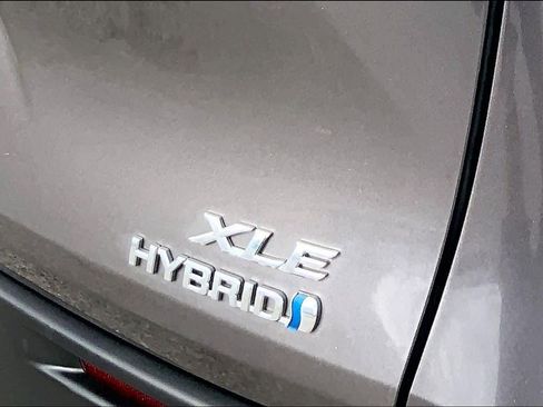 Used 2024 Toyota Sienna XLE image 29