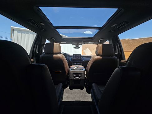 Used 2021 Chevrolet Tahoe High Country w/ Premium Package AWD/4WD image 30