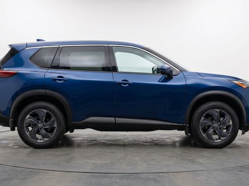 Used 2025 Nissan Rogue SV FWD image 11