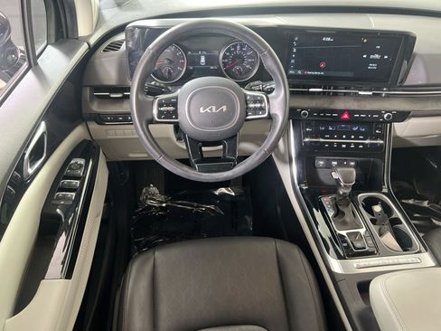 Used 2024 Kia Carnival EX FWD image 22