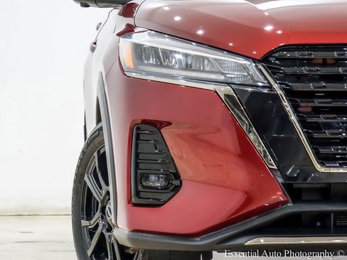 Used 2023 Nissan Kicks SR w/ SR Premium Package image 6