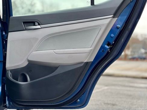 Used 2017 Hyundai Elantra SE image 19