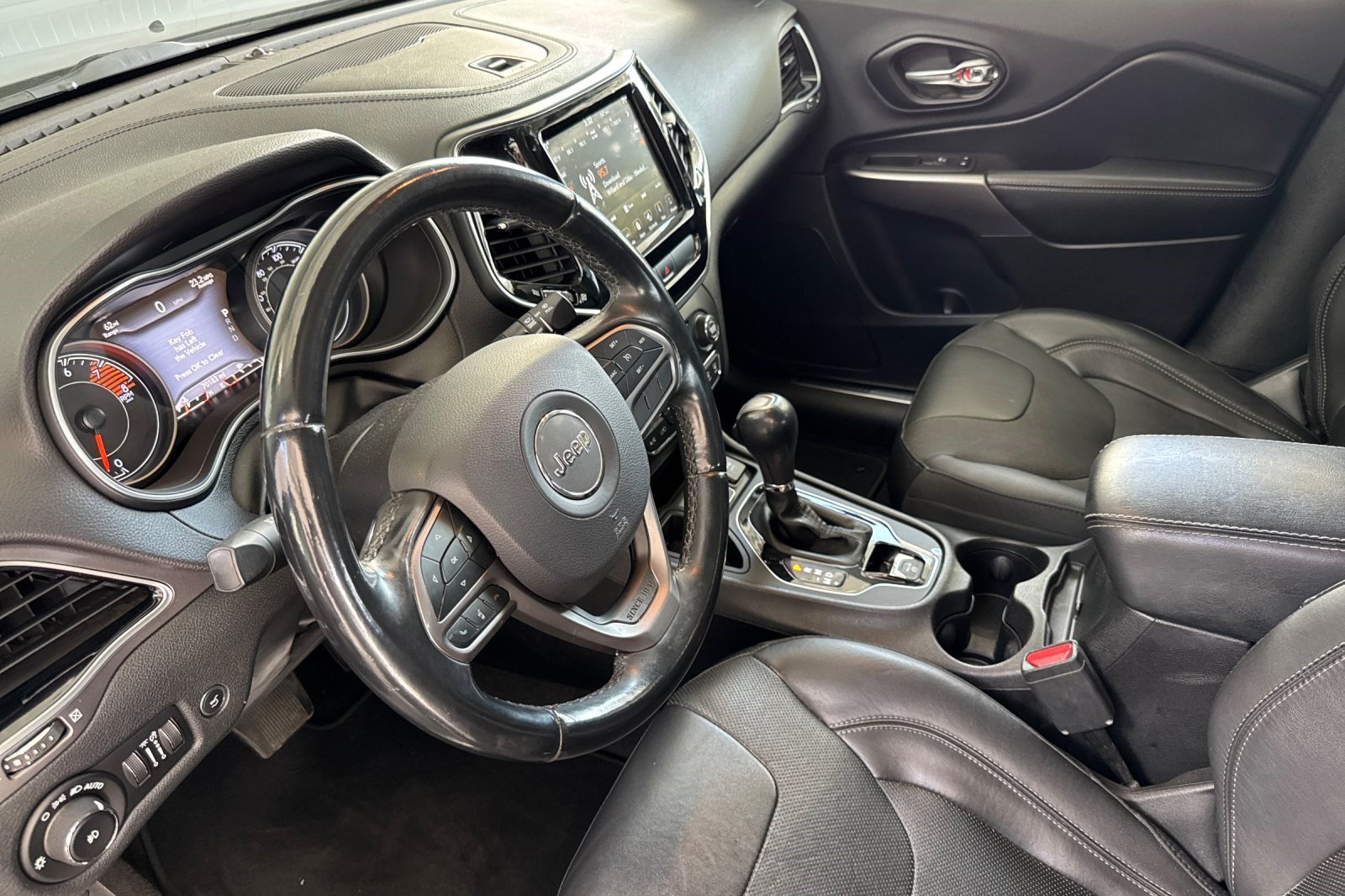 Used 2019 Jeep Cherokee Limited FWD image 11