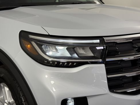 New 2026 Ford Explorer Active RWD image 7