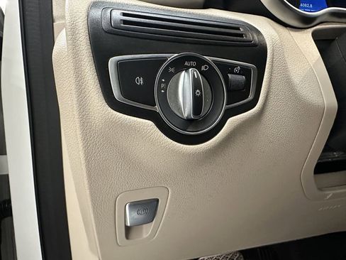 Used 2021 Mercedes-Benz GLC 300 image 34