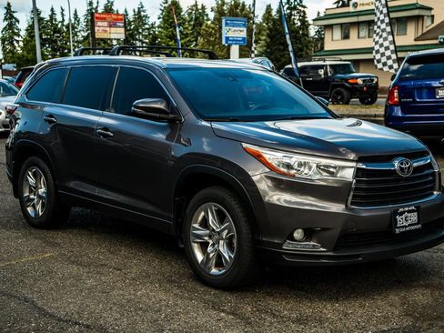 Used 2015 Toyota Highlander Limited Platinum AWD/4WD image 6