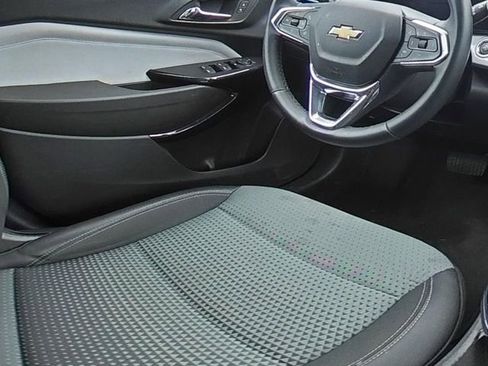 Used 2025 Chevrolet Trax LT w/ LT Convenience Package FWD image 20