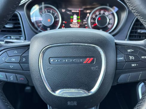 Used 2015 Dodge Challenger SXT image 15