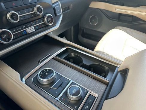 Used 2023 Ford Expedition Max Limited image 19