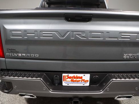 Used 2021 Chevrolet Silverado 1500 High Country image 8