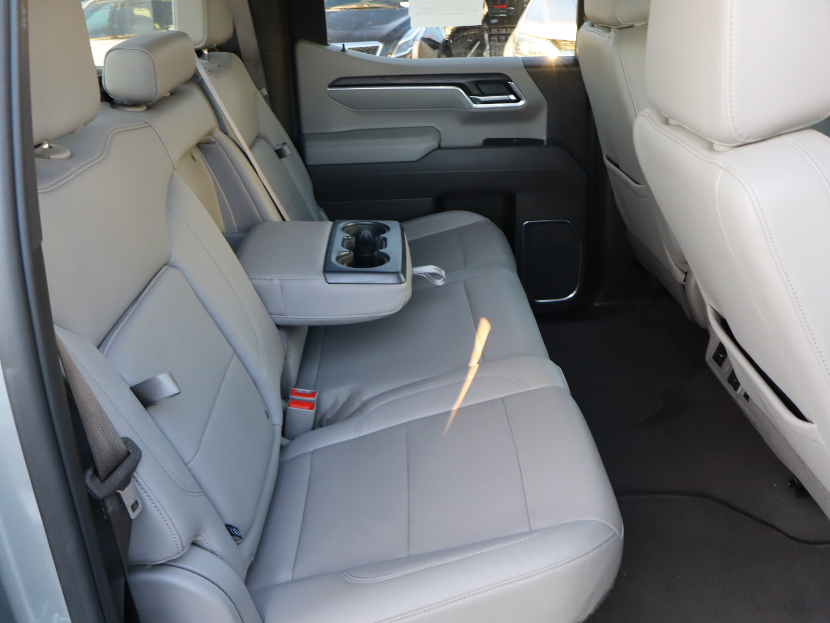 Used 2025 GMC Sierra 1500 SLT AWD/4WD image 32