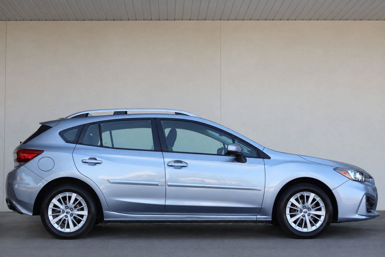 Used 2017 Subaru Impreza 2.0i Premium AWD/4WD image 2