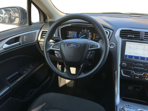 Used 2020 Ford Fusion SE FWD image 11