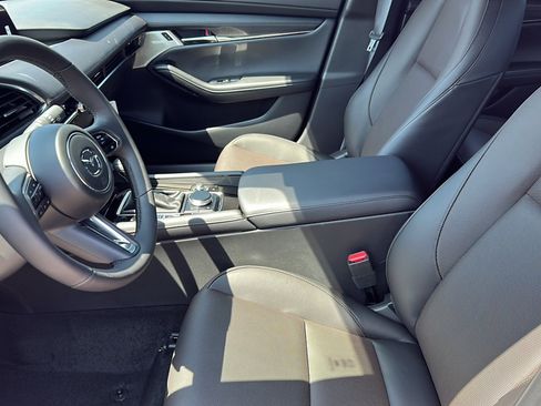 New 2025 MAZDA MAZDA3 Hatchback w/Premium Plus Pkg image 10