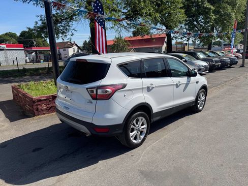 Used 2017 Ford Escape SE AWD/4WD image 4